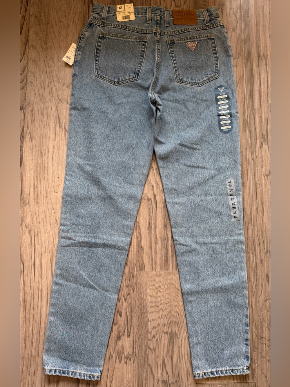 Vintage Y2K GUESS Jeans Deadstock NWT Straight Leg Mom Jeans Size 32 (30W 32L)